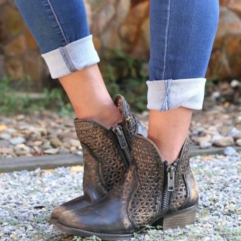 Circle G Women's Western Black Leather Cutout Ankle Boots‎ sz 8